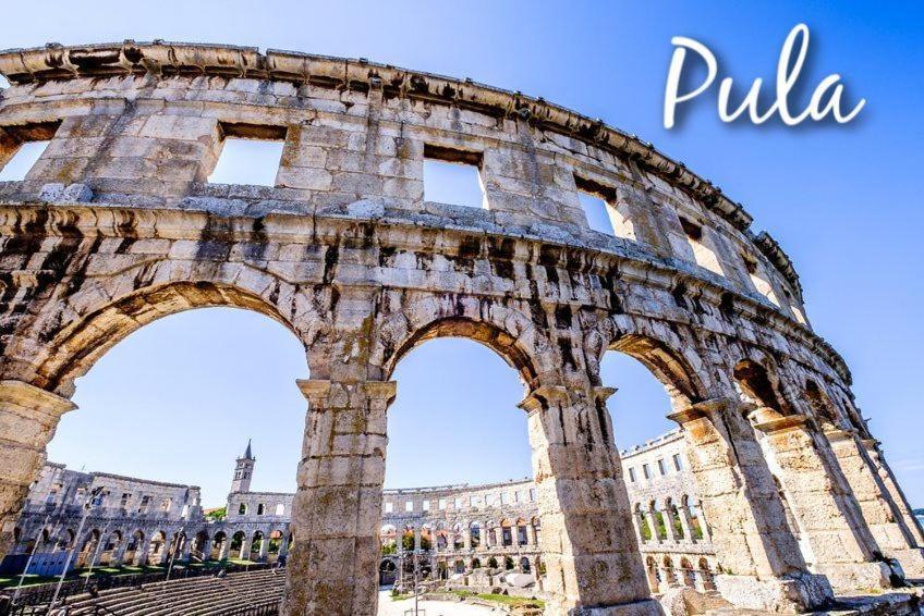 Villa John Pula Bagian luar foto