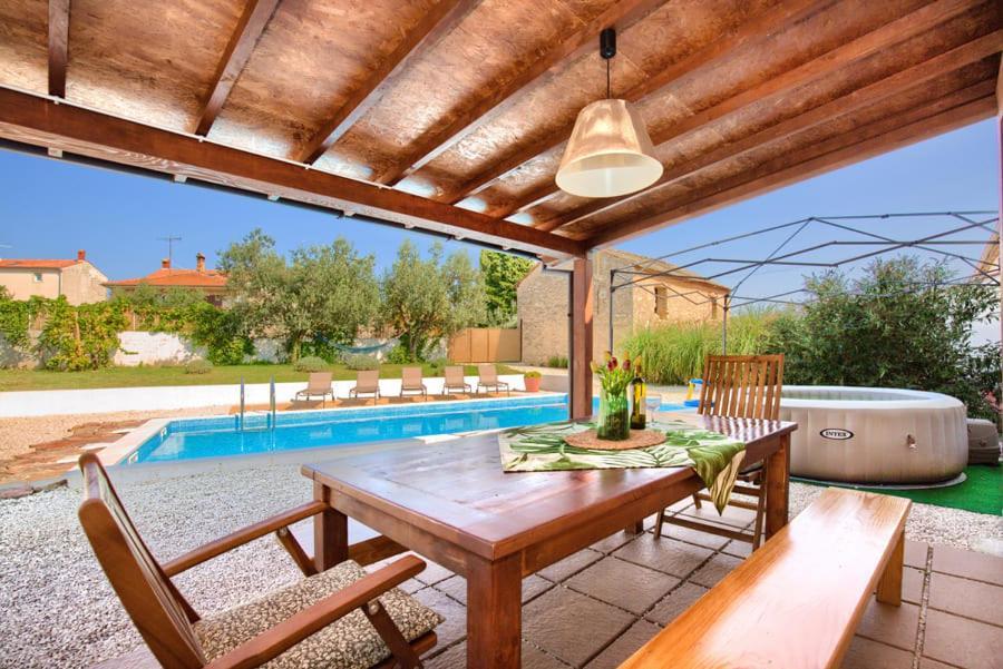 Villa John Pula Bagian luar foto