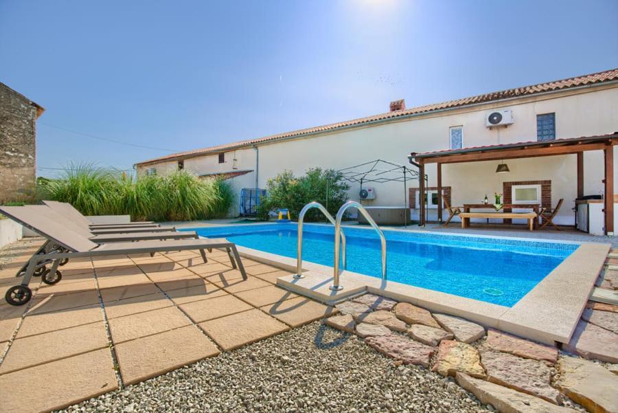 Villa John Pula Bagian luar foto
